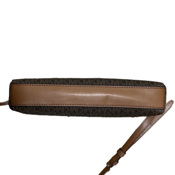 Michael Kors Trisha Medium Crossbody Bag - Picture 12 of 14